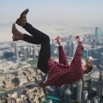 『高いところから落ちる・落下する夢』を見たときの意味・心理とは？